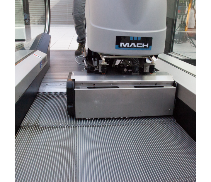 Limpia escaleras y pasillos rodantes electricos MACH EC520