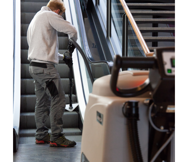 Limpia escaleras y pasillos rodantes electricos MACH EC520