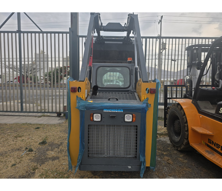 Minicargador Michigan MP63