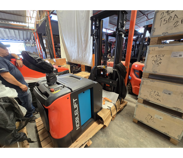 Montacargas Apilador con Reach Noblelift PS16CB