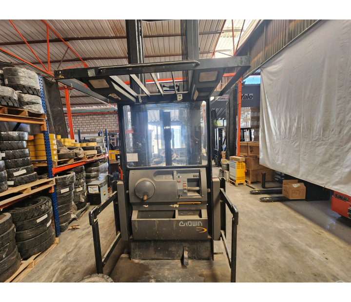 Montacargas eléctrico Crown 1.3ton picker order SP3250H-30