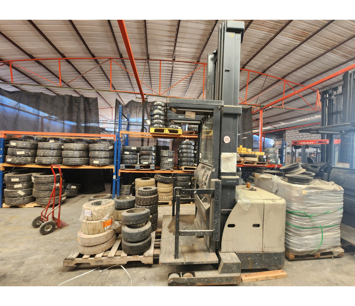 Montacargas eléctrico Crown 1.3ton picker order SP3250H-30