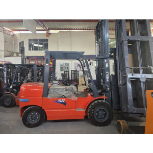 Montacargas Combustión Heli CPCD50 con motor Quanchai