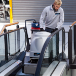 Limpia escaleras y pasillos rodantes electricos MACH EC520