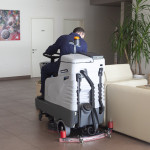 Restregadora autopropulsada eléctrica MACH M750